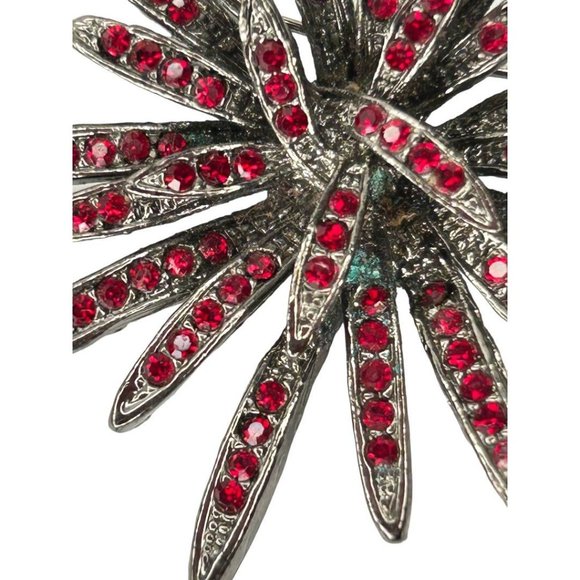 Vintage Red Crystal Silvertone Dramatic Flower Brooch Pin 2" Diameter - Picture 4 of 6